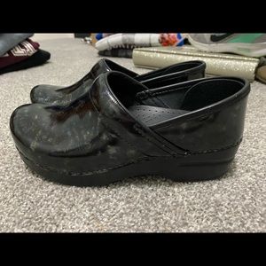 Like new Dansko clogs